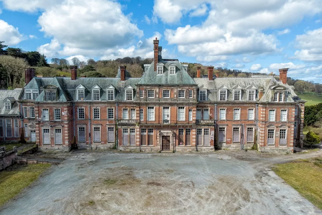 Abandoned mansion - Kinmell Hall