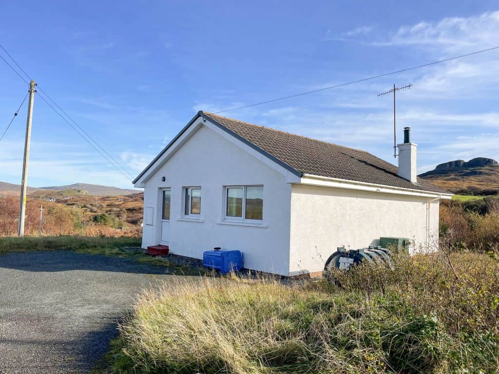2 bed bungalow for sale in Highland IV47 image 1