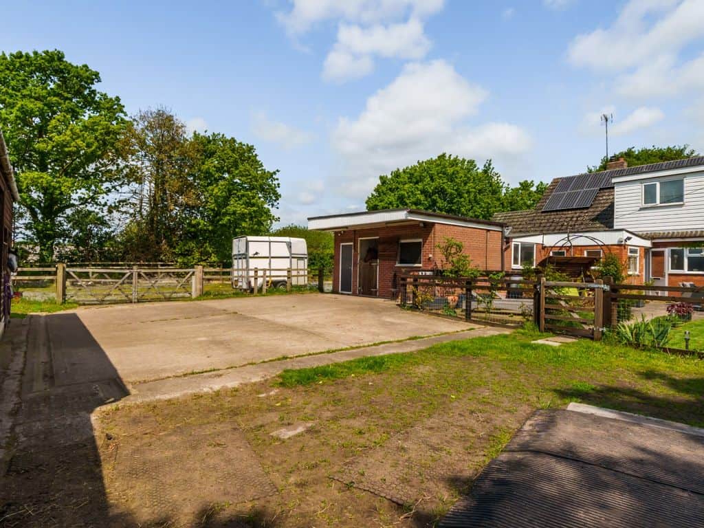4 bed detached bungalow for sale in Shropshire TF9 image 21