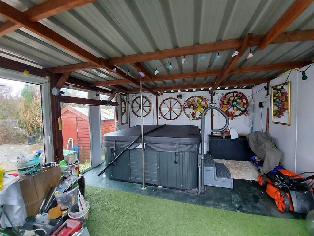 4 bed detached house for sale in Penygroes Road, Caerbryn, Ammanford