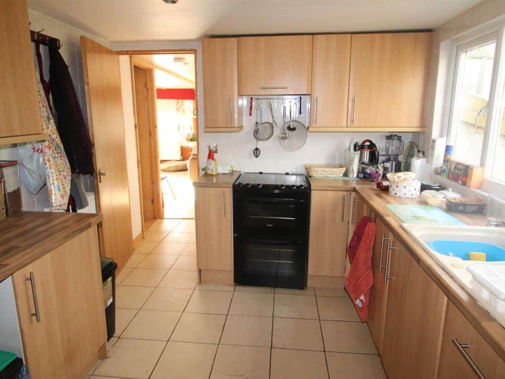4 bed detached house for sale in Carmarthenshire SA18 image 3