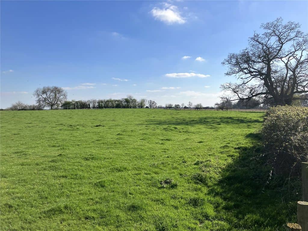 Land for sale in Worcestershire WR9 image 1