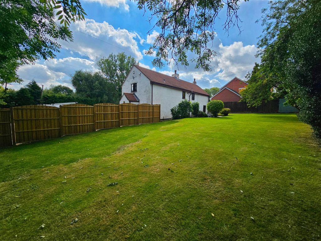 4 bed detached house for sale in South Yorkshire S72 image 27