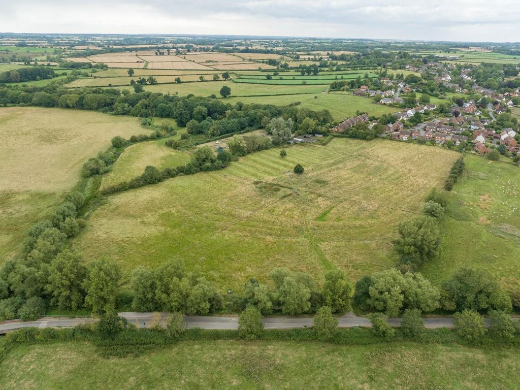 Land for sale in Buckinghamshire MK18 image 5