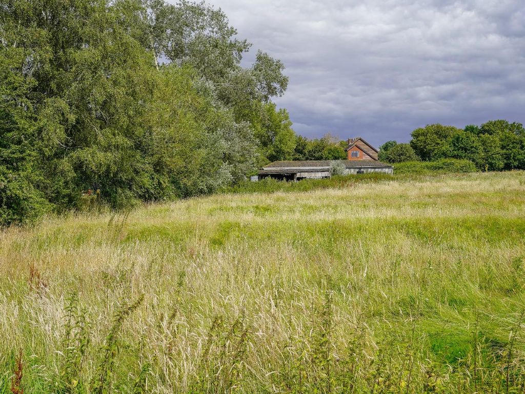 Land for sale in Buckinghamshire MK18 image 8