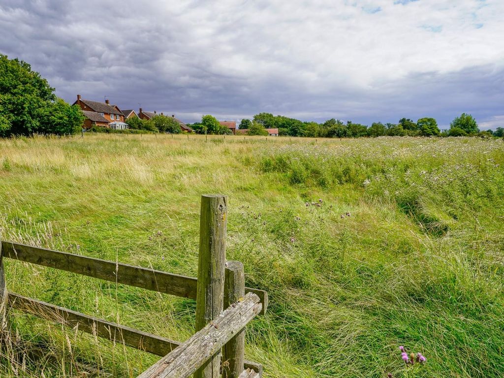 Land for sale in Buckinghamshire MK18 image 1